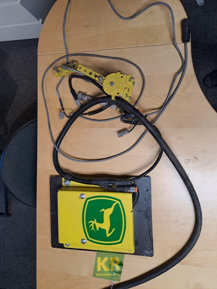 John Deere iSteer hardware - النظام الكهربائي - الآلات والماكينات الزراعية: صور 1 John Deere iSteer hardware - النظام الكهربائي - الآلات والماكينات الزراعية: صور 1