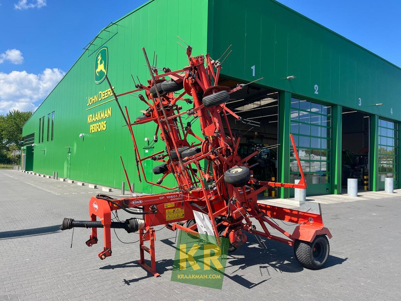Kuhn GF 10601 - لمّامَة القش: صور 1 Kuhn GF 10601 - لمّامَة القش: صور 1