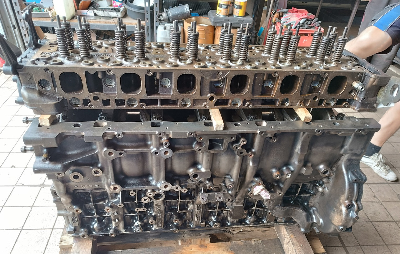Mercedes Actros MP4 MP5 OM471 471 926 ENGINE HEAD - المحرك و قطع الغيار: صور 3 Mercedes Actros MP4 MP5 OM471 471 926 ENGINE HEAD - المحرك و قطع الغيار: صور 3