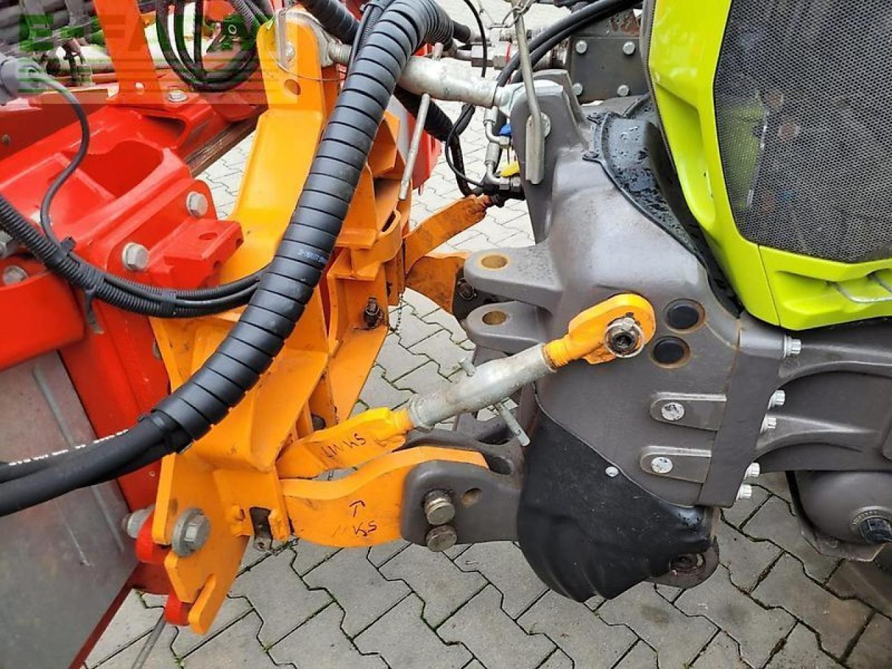 CLAAS arion 620 mit dücker dua 800 ausleger und 2 werkzeugen - جرار: صور 5 CLAAS arion 620 mit dücker dua 800 ausleger und 2 werkzeugen - جرار: صور 5