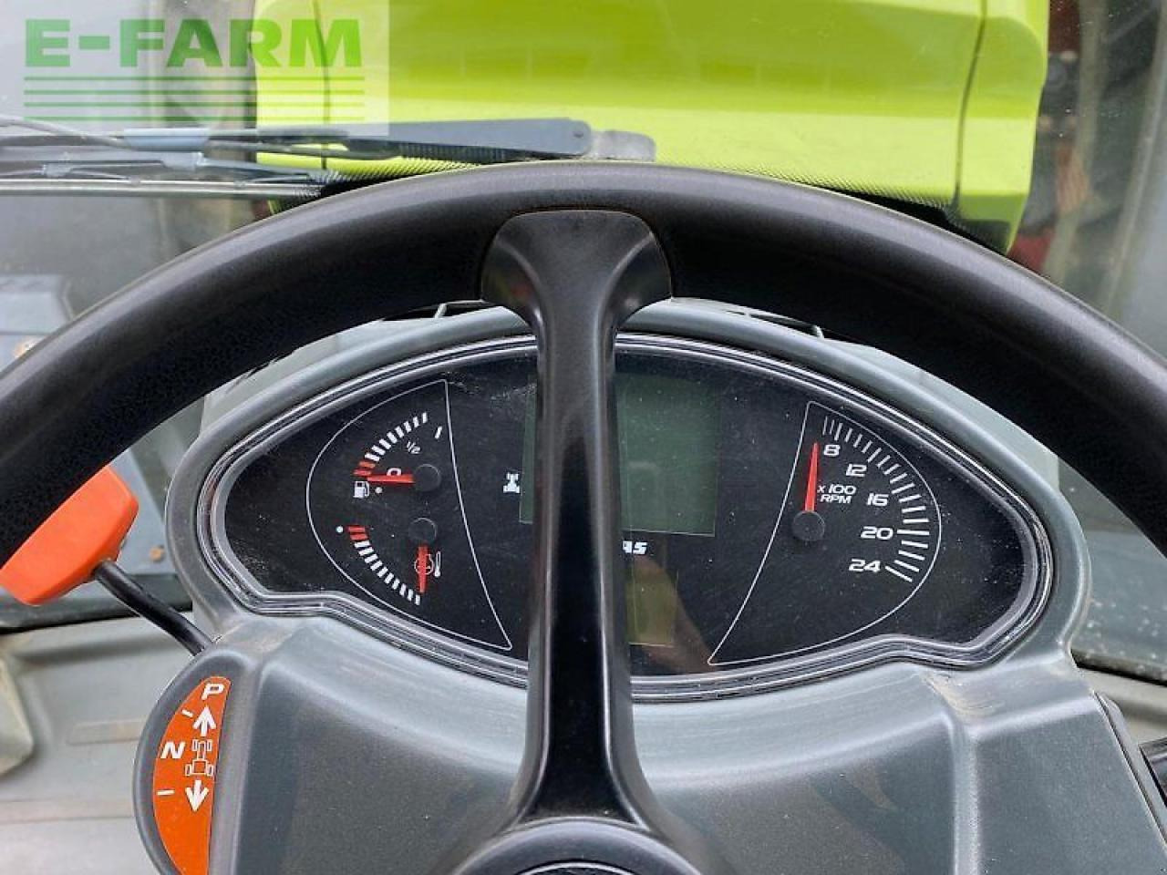 جرار CLAAS axion 810: صور 9