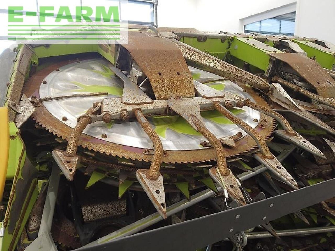 معدات حصادة الأعلاف CLAAS orbis 900: صور 9