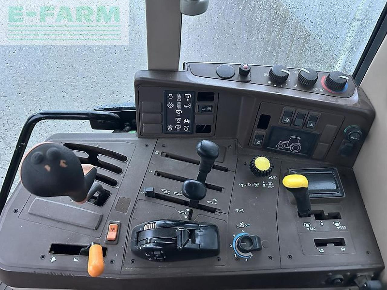 John Deere 6110 - جرار: صور 3 John Deere 6110 - جرار: صور 3