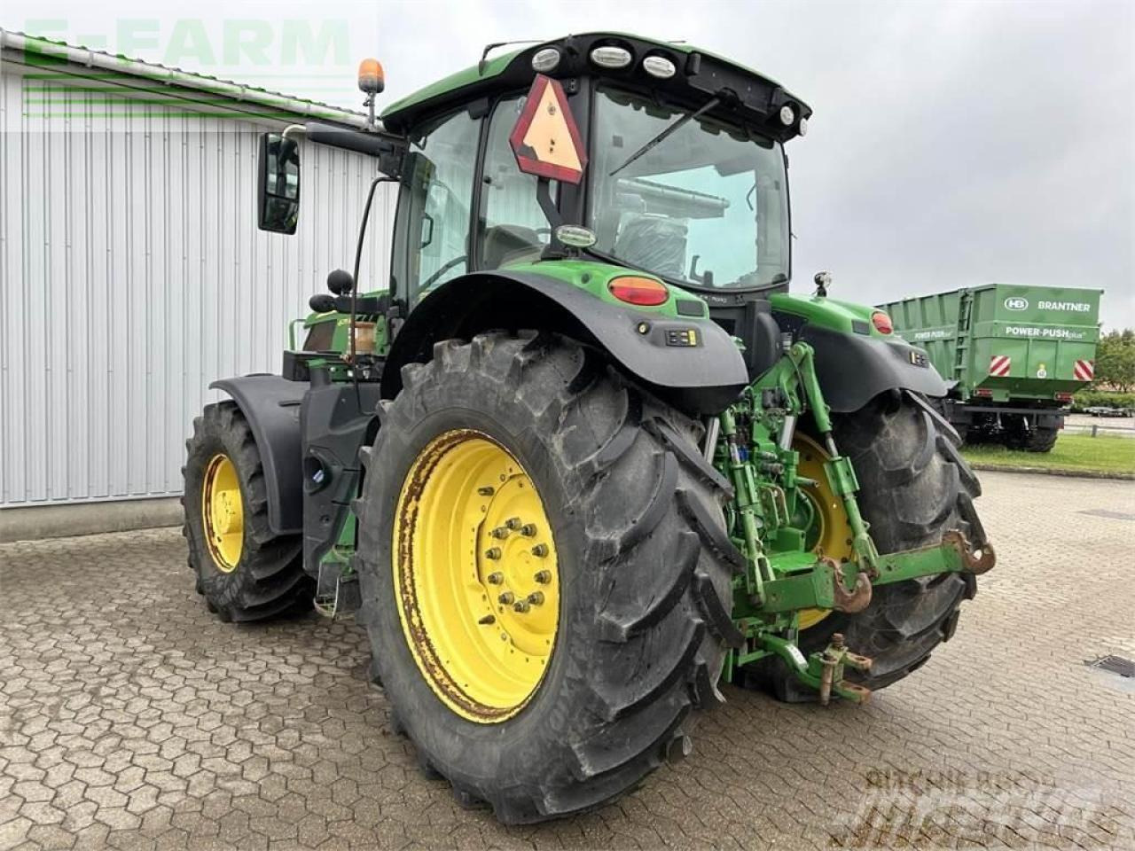 جرار John Deere 6215r: صور 7