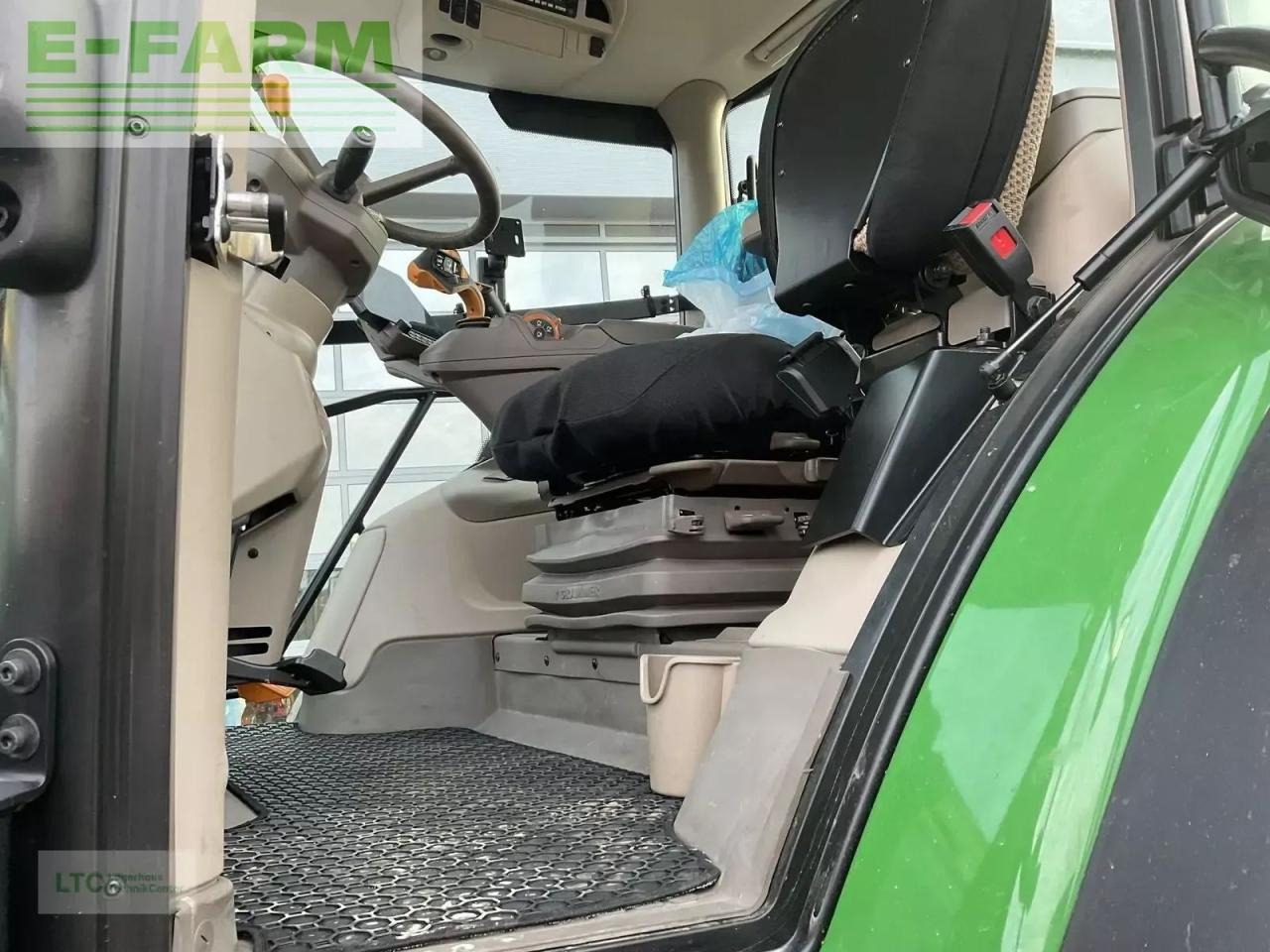 John Deere 6r 215 - جرار: صور 5 John Deere 6r 215 - جرار: صور 5