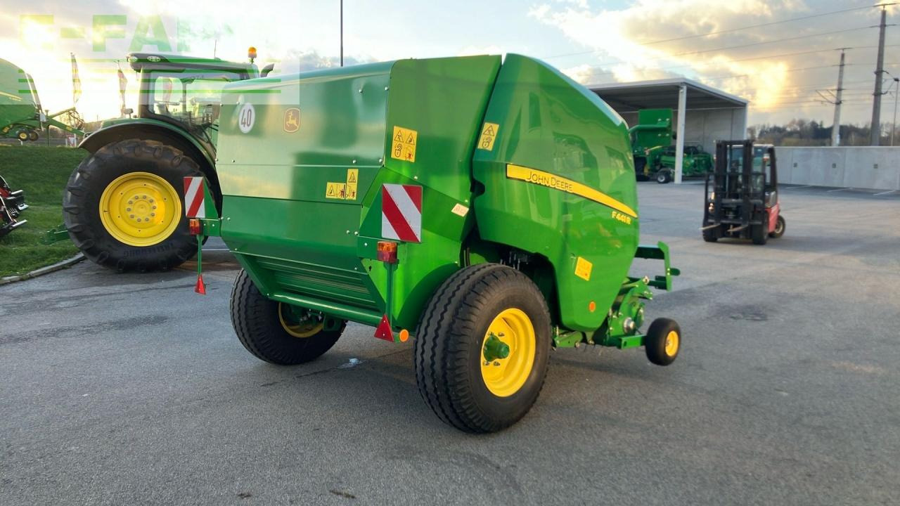 مكبس البالات المستطيله John Deere F441R HC 25: صور 7
