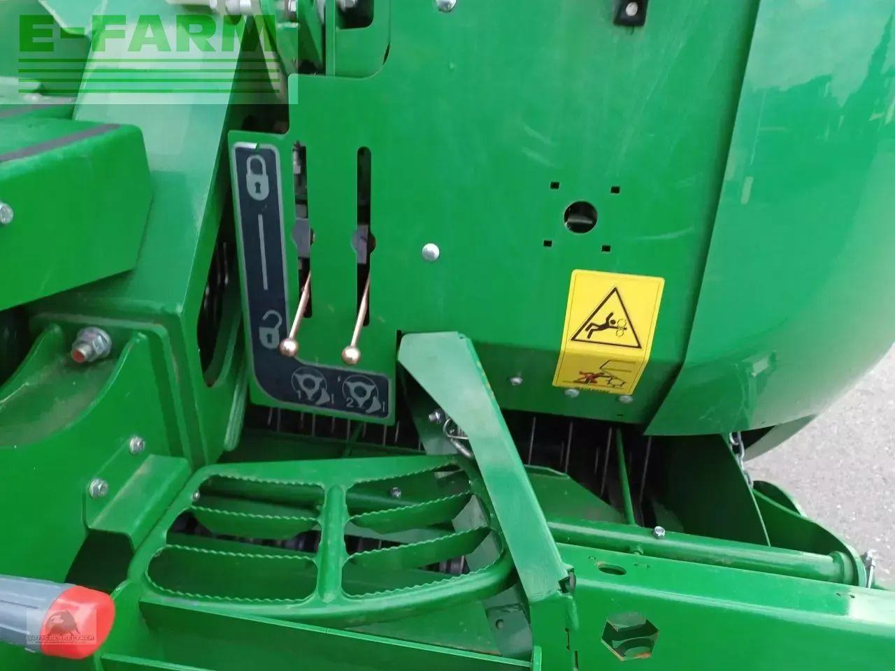 مكبس البالات المستطيله John Deere c441r: صور 13