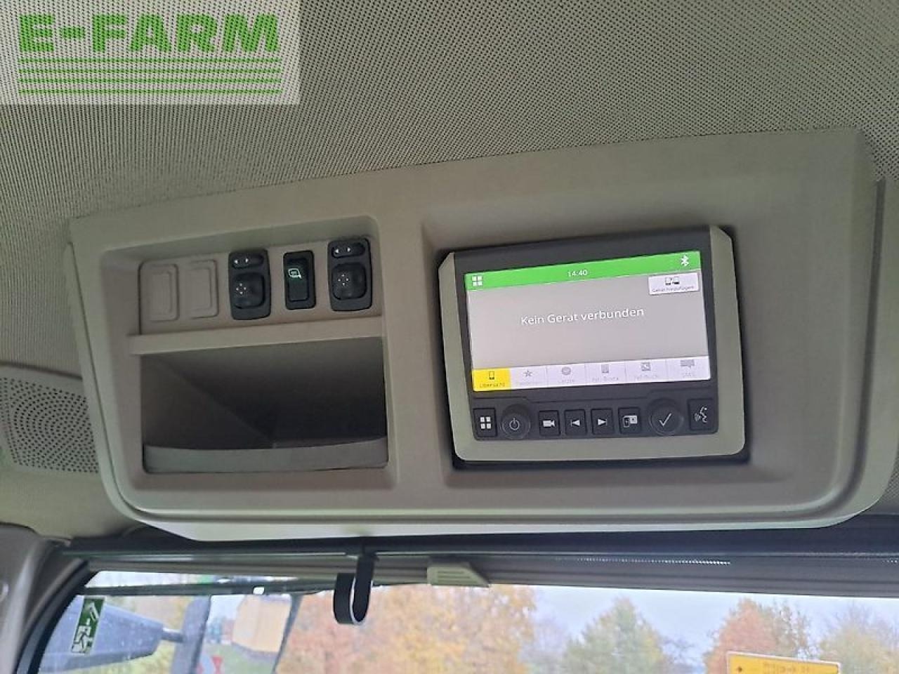 معدات حصادة الأعلاف John Deere traktor 7r330: صور 8