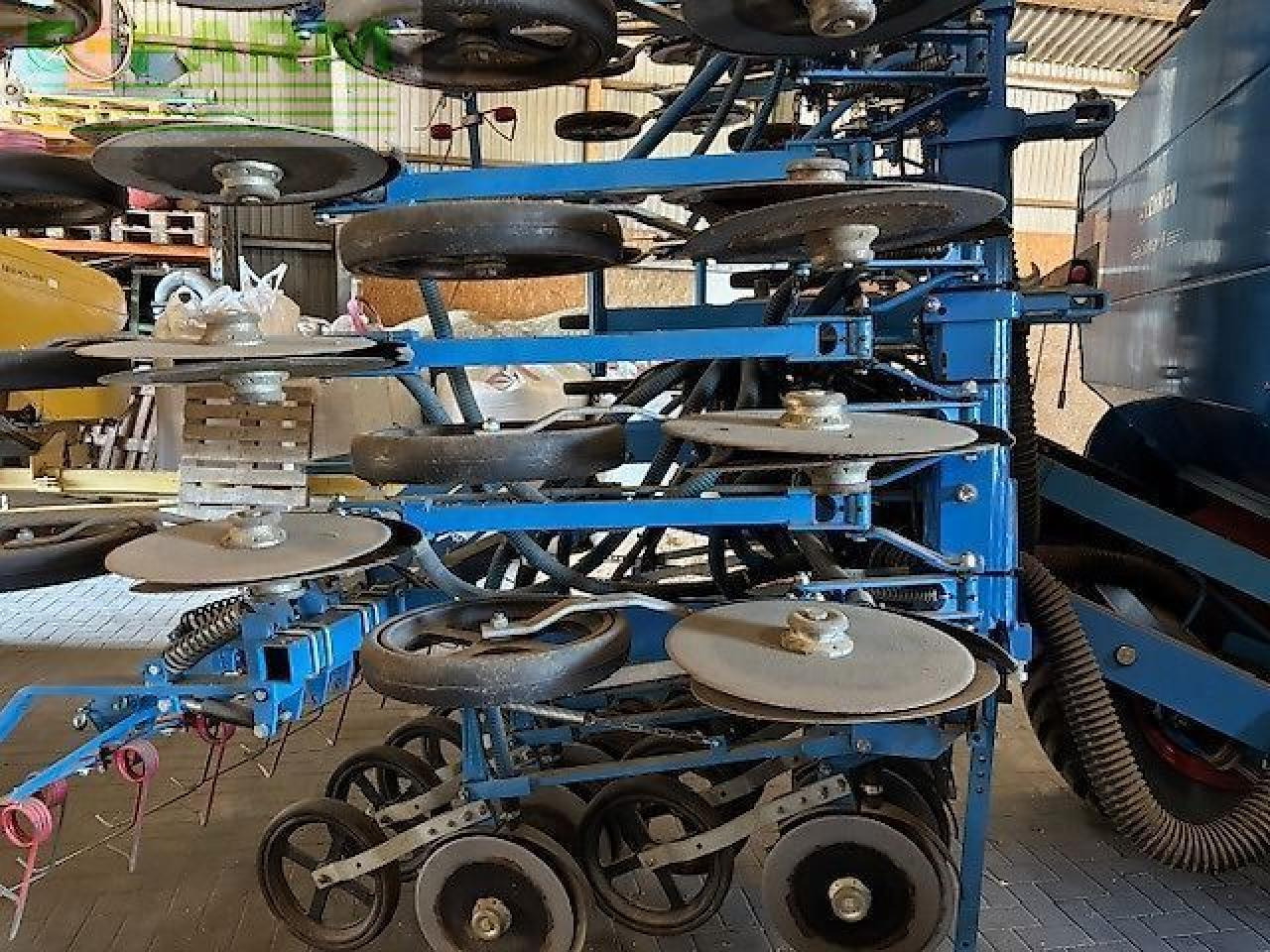 Lemken solitär 9/600 ka - ds 125 mit zirkon 12/600 ka - معدات بذار: صور 2 Lemken solitär 9/600 ka - ds 125 mit zirkon 12/600 ka - معدات بذار: صور 2