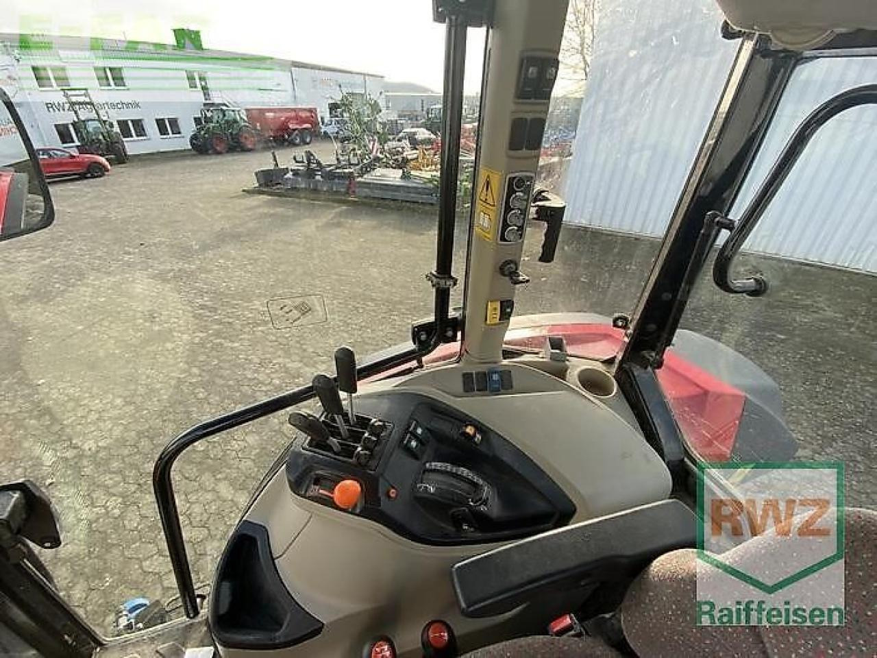 جرار Massey Ferguson 6712: صور 8