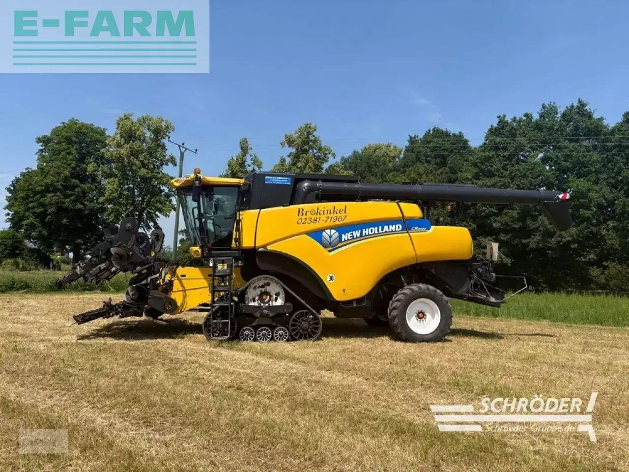 New Holland cr 8080 + schneidwerk + maispflücker - حصادة شاملة: صور 4 New Holland cr 8080 + schneidwerk + maispflücker - حصادة شاملة: صور 4