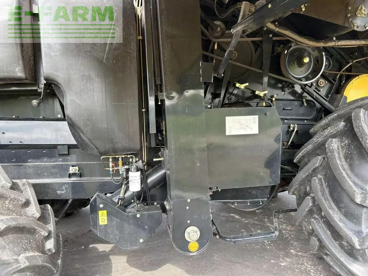 حصادة شاملة New Holland cx 8090: صور 7