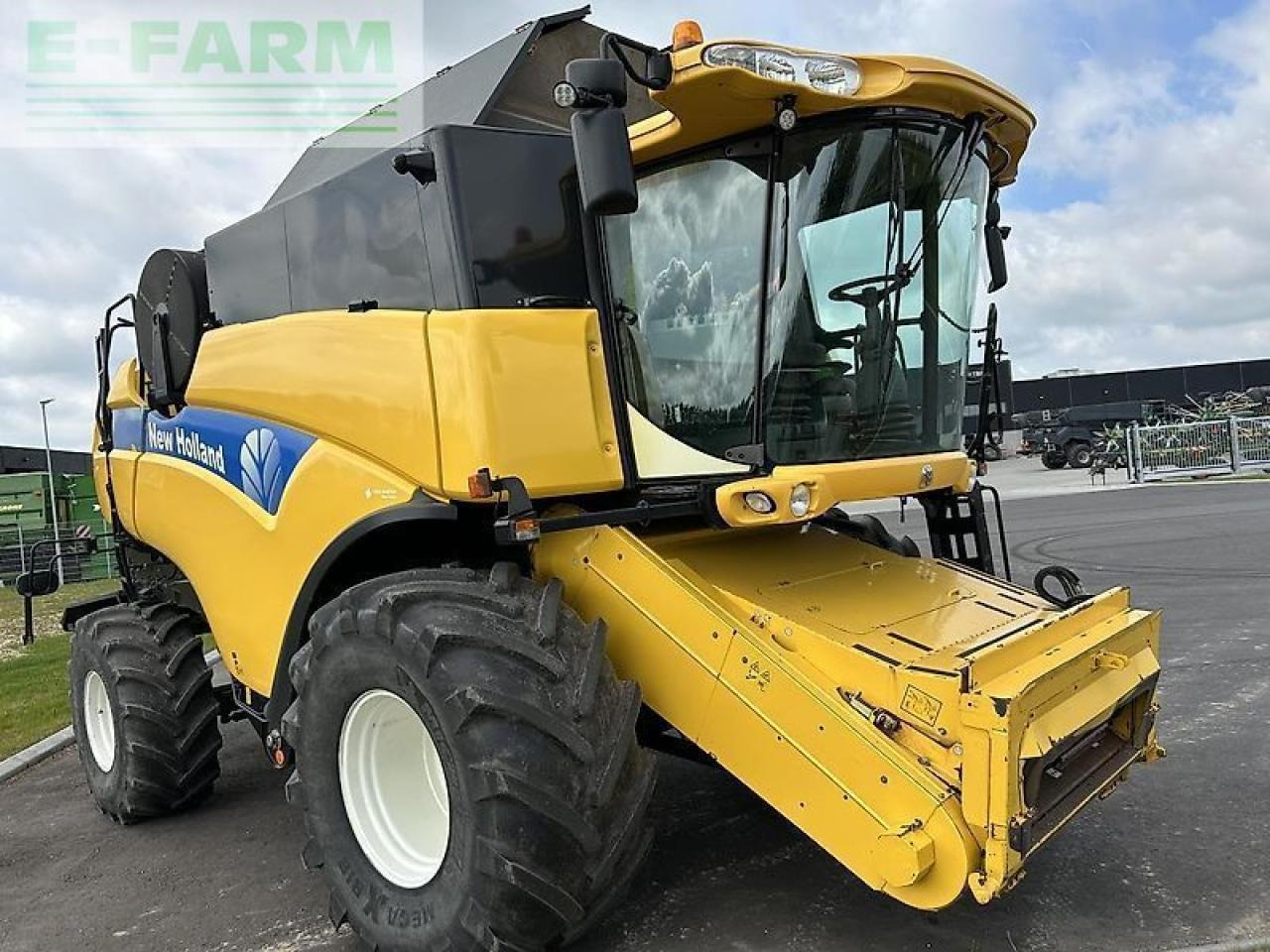 New Holland cx 8090 - حصادة شاملة: صور 4 New Holland cx 8090 - حصادة شاملة: صور 4