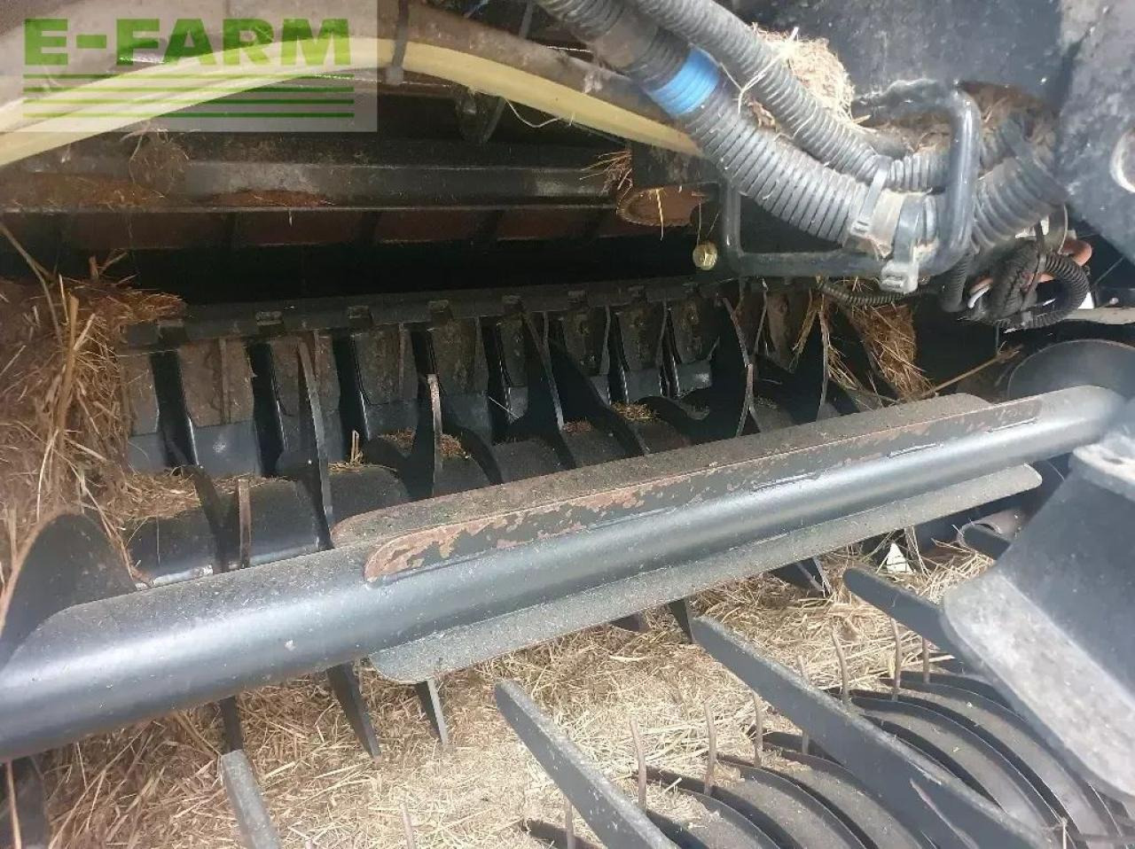 مكبس البالات المستطيله New Holland roll belt 150: صور 9