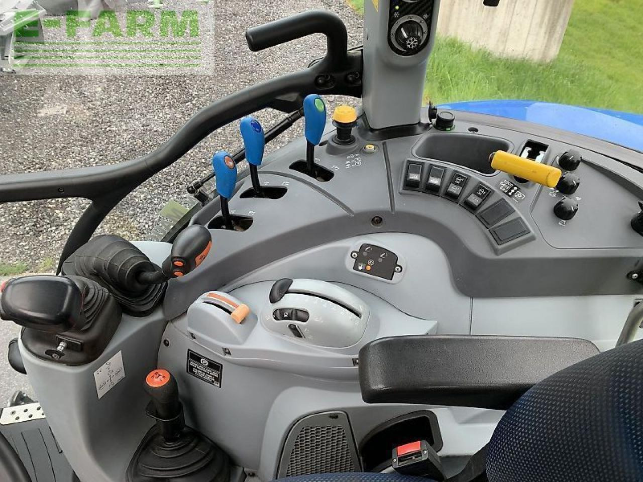 جرار New Holland t 5.105: صور 12