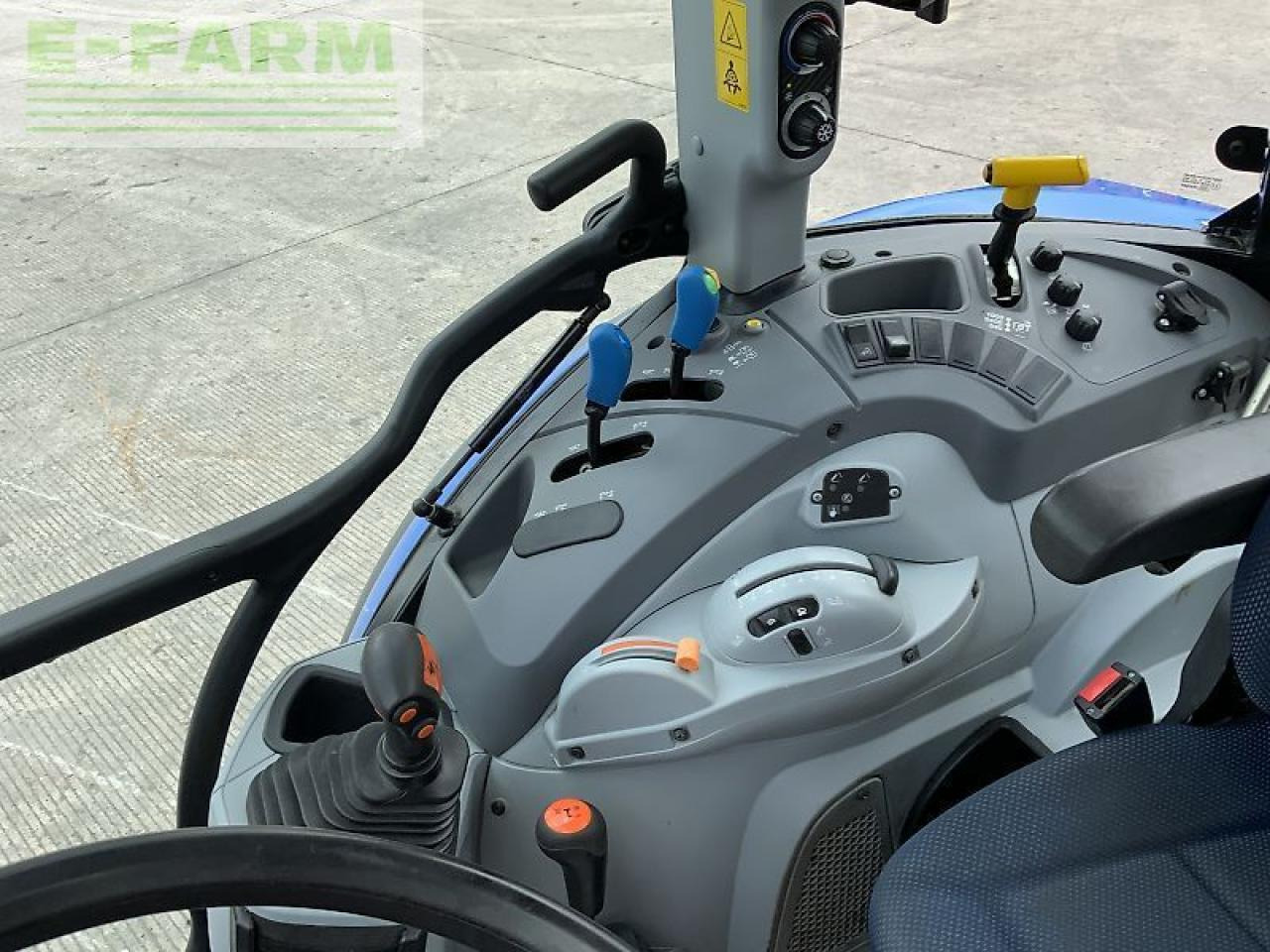 جرار New Holland t5.95: صور 12