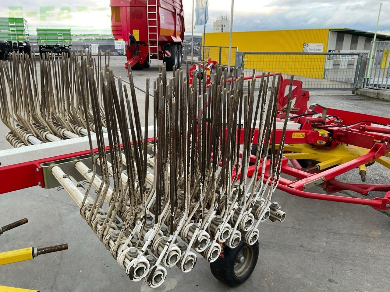 لمّامَة القش Pöttinger Top 611: صور 10 لمّامَة القش Pöttinger Top 611: صور 10