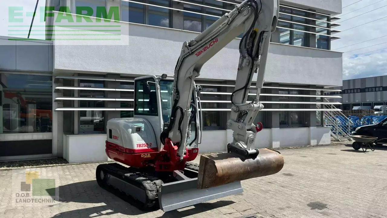 Takeuchi tb 250 - حفارة مصغرة: صور 3 Takeuchi tb 250 - حفارة مصغرة: صور 3