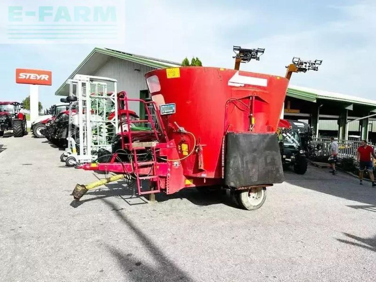 Trioliet solomix 1000 futtermischwagen - المعدات لتربية الماشية: صور 1 Trioliet solomix 1000 futtermischwagen - المعدات لتربية الماشية: صور 1