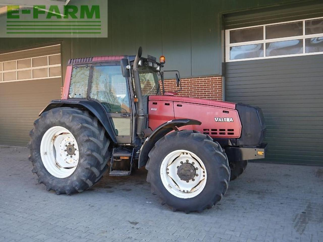 Valtra 8450 - جرار: صور 1 Valtra 8450 - جرار: صور 1
