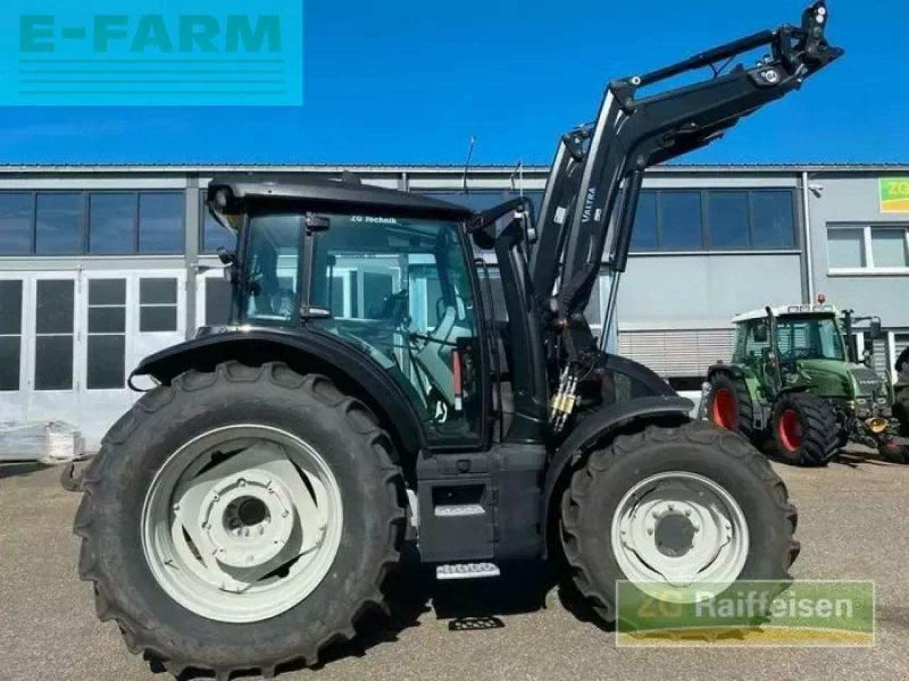 Valtra g135v 1b9 - جرار: صور 1 Valtra g135v 1b9 - جرار: صور 1