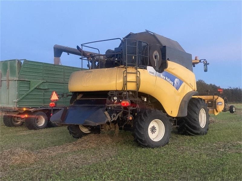 New Holland CR 980 1050er hjul og 30Fod 4 hjulstræk - حصادة شاملة: صور 5 New Holland CR 980 1050er hjul og 30Fod 4 hjulstræk - حصادة شاملة: صور 5