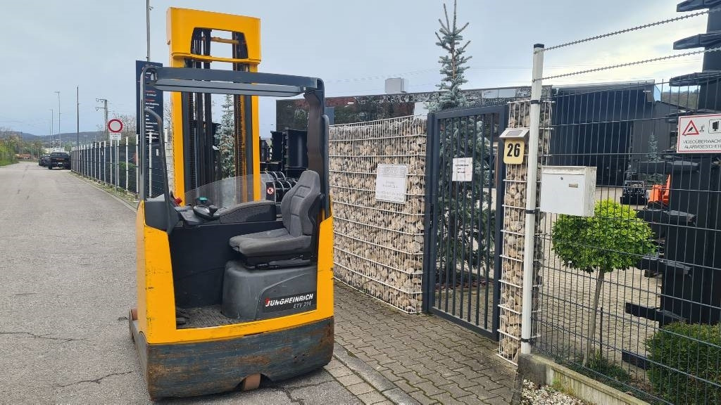 Jungheinrich ETV 216, Triplex, 6,9 m Hubhöhe, Hubkraft 1.600 kg - شاحنة مناولة: صور 5 Jungheinrich ETV 216, Triplex, 6,9 m Hubhöhe, Hubkraft 1.600 kg - شاحنة مناولة: صور 5
