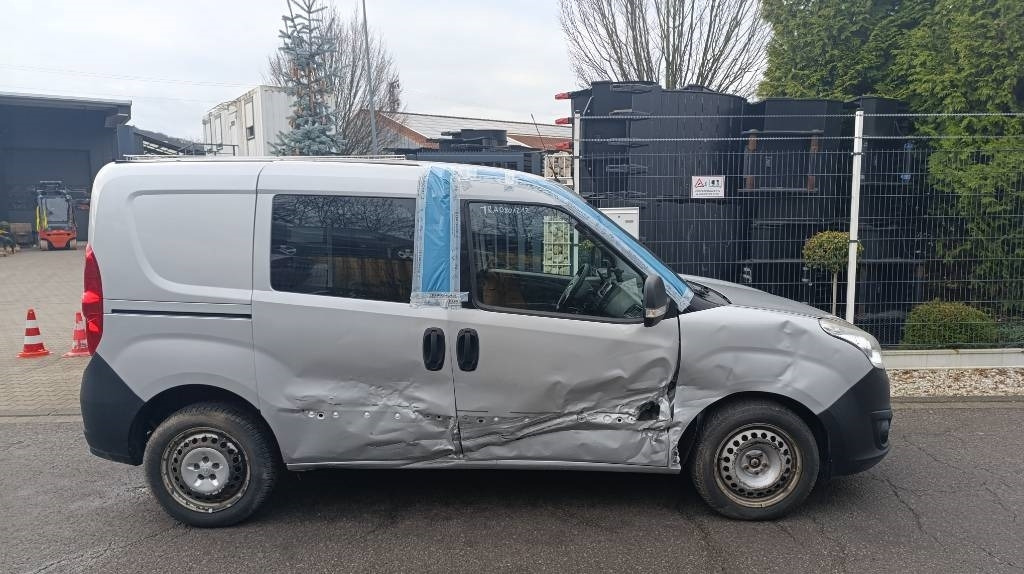 Opel Combo Kastenwagen Transp. Seitenschaden fahrbereit - الشاحنات الصغيرة صندوق مغلق: صور 4 Opel Combo Kastenwagen Transp. Seitenschaden fahrbereit - الشاحنات الصغيرة صندوق مغلق: صور 4