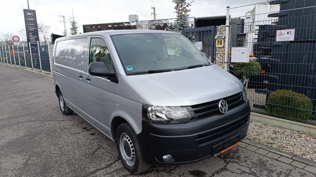 Volkswagen T5 2.0 TDI, Transporter, Kasten, Werkstattschränke - الشاحنات الصغيرة صندوق مغلق: صور 1 Volkswagen T5 2.0 TDI, Transporter, Kasten, Werkstattschränke - الشاحنات الصغيرة صندوق مغلق: صور 1