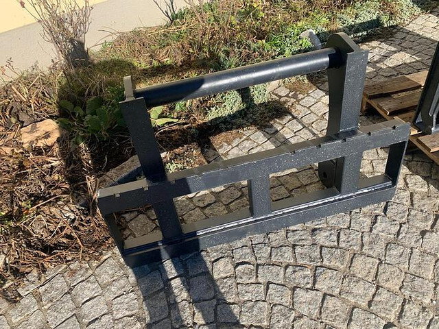 Big Palettengabel 2 t mit Bobcat Teleskoplader Aufnahme - شوكات - معدات المناولة: صور 1 Big Palettengabel 2 t mit Bobcat Teleskoplader Aufnahme - شوكات - معدات المناولة: صور 1