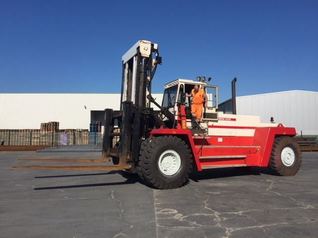 Svetruck 45-120-57 - رافعة شوكية ديزل: صور 1 Svetruck 45-120-57 - رافعة شوكية ديزل: صور 1