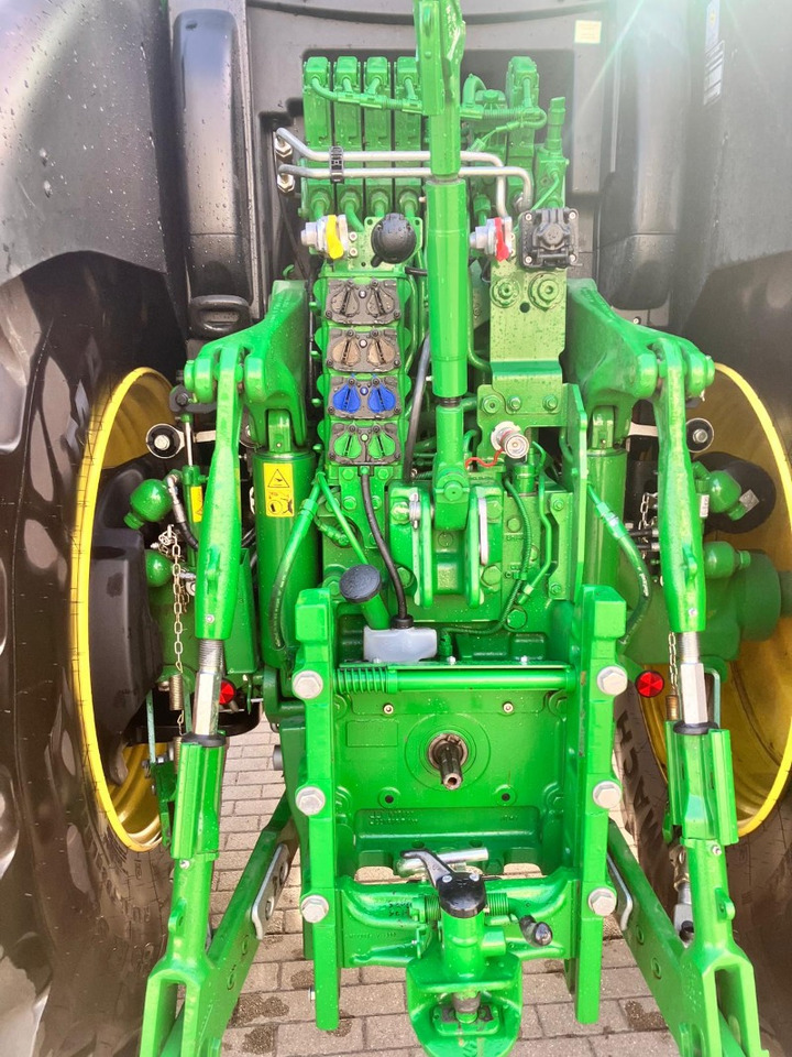 John Deere 6R 175 - جرار: صور 4 John Deere 6R 175 - جرار: صور 4