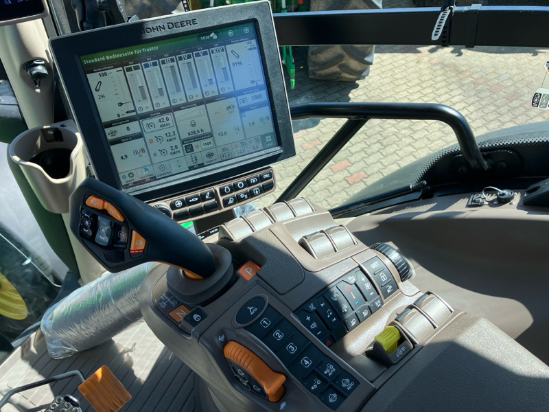 John Deere 6R250 mit FKH/ CommandPro/ Garantie bis 02.2027 - جرار: صور 4 John Deere 6R250 mit FKH/ CommandPro/ Garantie bis 02.2027 - جرار: صور 4