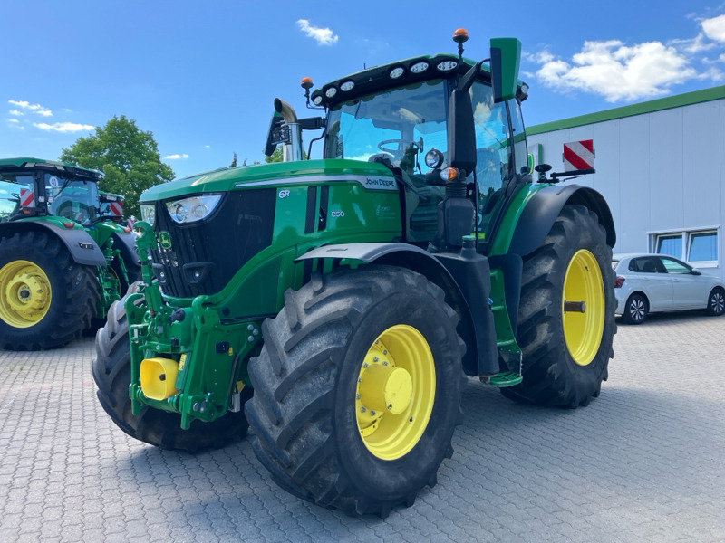 John Deere 6R250 mit FKH/ FZW/ CommandPro - جرار: صور 1 John Deere 6R250 mit FKH/ FZW/ CommandPro - جرار: صور 1