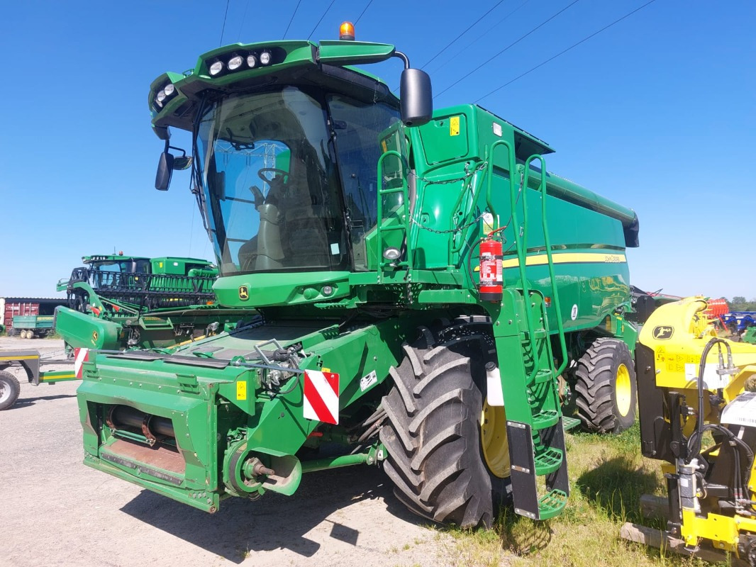 John Deere T550 - حصادة شاملة: صور 1 John Deere T550 - حصادة شاملة: صور 1