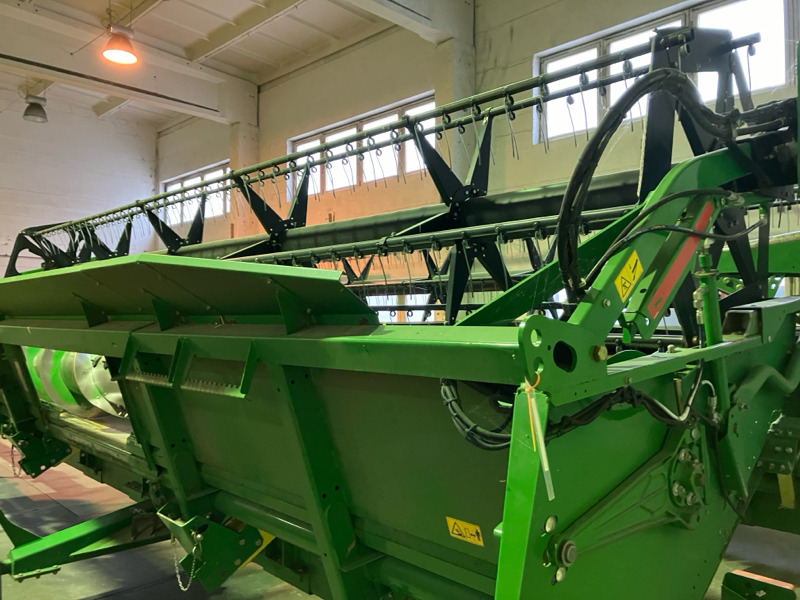 John Deere T560 mit 622R Schneidwerk - حصادة شاملة: صور 3 John Deere T560 mit 622R Schneidwerk - حصادة شاملة: صور 3