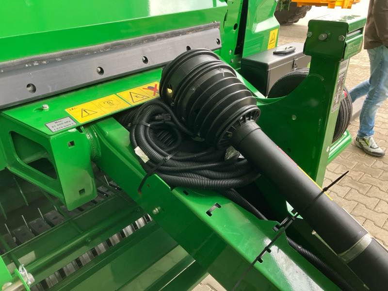 John Deere V451G - معدة تغليف البالات: صور 2 John Deere V451G - معدة تغليف البالات: صور 2
