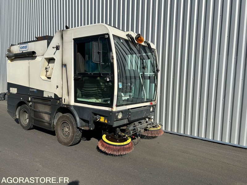 BALAYEUSE DE VOIRIE - SCHMIDT CLEANGO 500 - 2011 - 10 000 HEURES - سياره كنس شوارع: صور 3 BALAYEUSE DE VOIRIE - SCHMIDT CLEANGO 500 - 2011 - 10 000 HEURES - سياره كنس شوارع: صور 3
