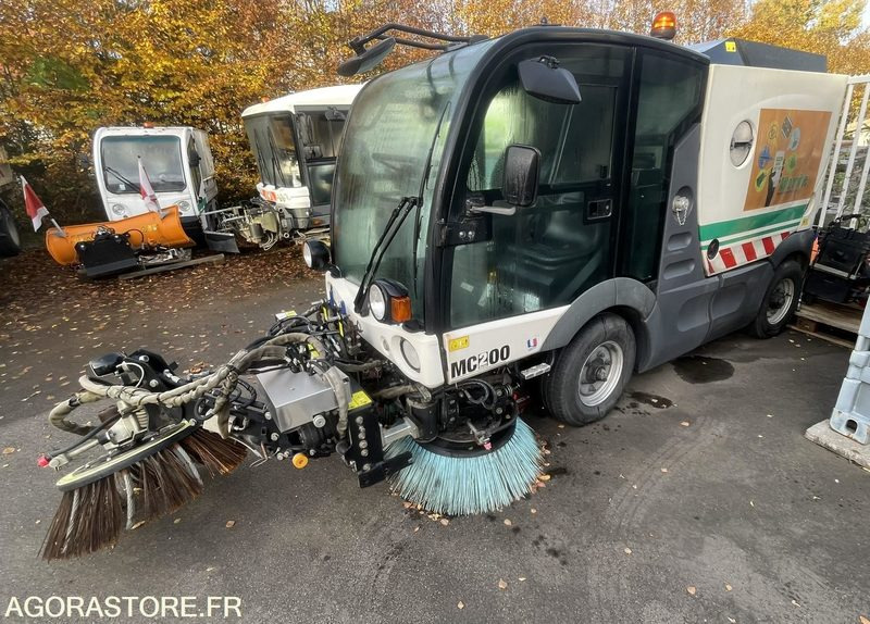 BALAYEUSE MATHIEU AZURA DE 2013 - سياره كنس شوارع: صور 1 BALAYEUSE MATHIEU AZURA DE 2013 - سياره كنس شوارع: صور 1