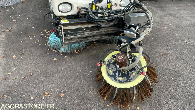 BALAYEUSE MATHIEU AZURA DE 2013 - سياره كنس شوارع: صور 3 BALAYEUSE MATHIEU AZURA DE 2013 - سياره كنس شوارع: صور 3