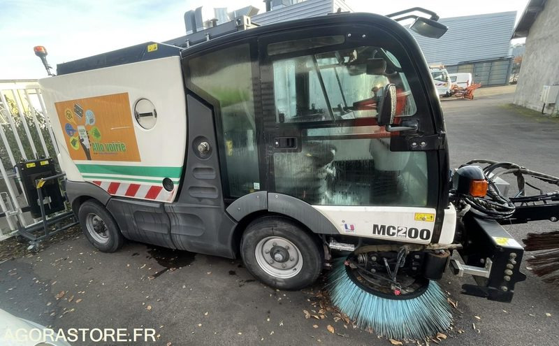 BALAYEUSE MATHIEU AZURA DE 2013 - سياره كنس شوارع: صور 2 BALAYEUSE MATHIEU AZURA DE 2013 - سياره كنس شوارع: صور 2