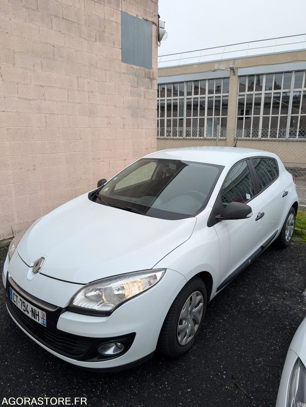 BERLINE MEGANE RENAULT 1.5 DCI BON ETAT 5 PLACES 200 010 KM - سيارة: صور 3 BERLINE MEGANE RENAULT 1.5 DCI BON ETAT 5 PLACES 200 010 KM - سيارة: صور 3