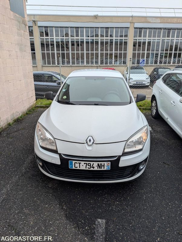 BERLINE MEGANE RENAULT 1.5 DCI BON ETAT 5 PLACES 200 010 KM - سيارة: صور 1 BERLINE MEGANE RENAULT 1.5 DCI BON ETAT 5 PLACES 200 010 KM - سيارة: صور 1