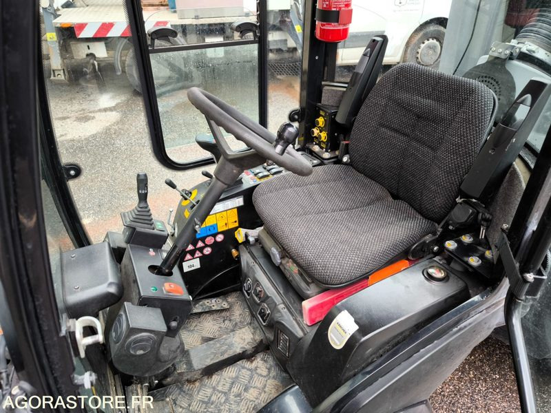 Balayeuse KARCHER MIC 34C 558 heures 2019 - سياره كنس شوارع: صور 5 Balayeuse KARCHER MIC 34C 558 heures 2019 - سياره كنس شوارع: صور 5