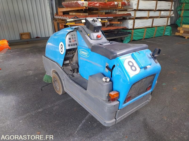 Balayeuse aspiratrice de trottoirs TENNANT LITTER HAWK 4100 - سياره كنس شوارع: صور 3 Balayeuse aspiratrice de trottoirs TENNANT LITTER HAWK 4100 - سياره كنس شوارع: صور 3