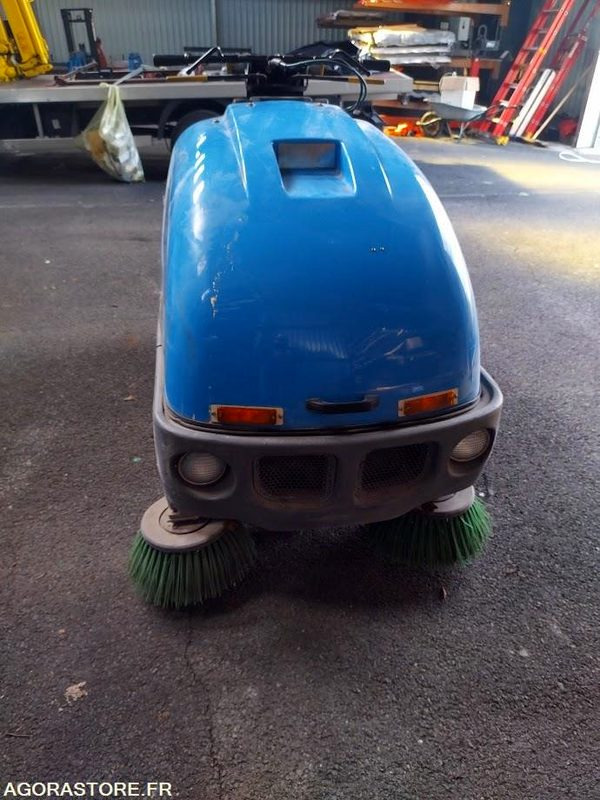 Balayeuse aspiratrice de trottoirs TENNANT LITTER HAWK 4100 - سياره كنس شوارع: صور 5 Balayeuse aspiratrice de trottoirs TENNANT LITTER HAWK 4100 - سياره كنس شوارع: صور 5