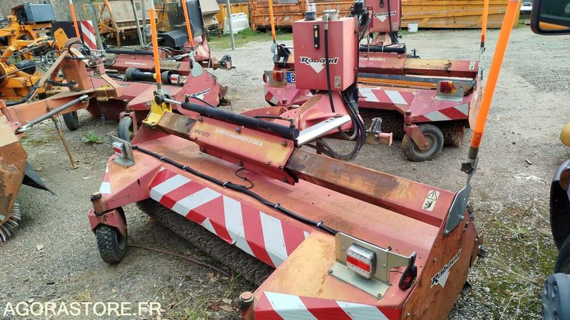 Balayeuse tractée - Rabaud - 72050C - معدات البناء: صور 4 Balayeuse tractée - Rabaud - 72050C - معدات البناء: صور 4