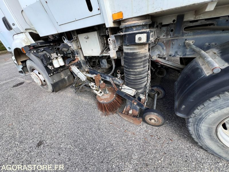 CAMION BALAYEUSE - RENAULT SCARAB MAJOR - 2004 - سياره كنس شوارع: صور 4 CAMION BALAYEUSE - RENAULT SCARAB MAJOR - 2004 - سياره كنس شوارع: صور 4