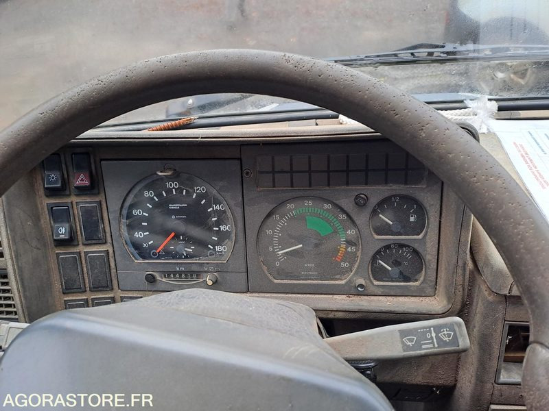 CAMIONNETTTE PLATEAU IVECO DAILY Haras de Pompadour (19) - قلاب صغير: صور 4 CAMIONNETTTE PLATEAU IVECO DAILY Haras de Pompadour (19) - قلاب صغير: صور 4