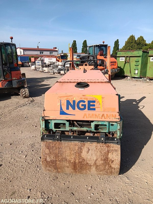 COMPACTEUR TANDEM AMMANN AV23-2 -- 2001 -- ENVIRON 800 HEURES - مدحلة: صور 5 COMPACTEUR TANDEM AMMANN AV23-2 -- 2001 -- ENVIRON 800 HEURES - مدحلة: صور 5